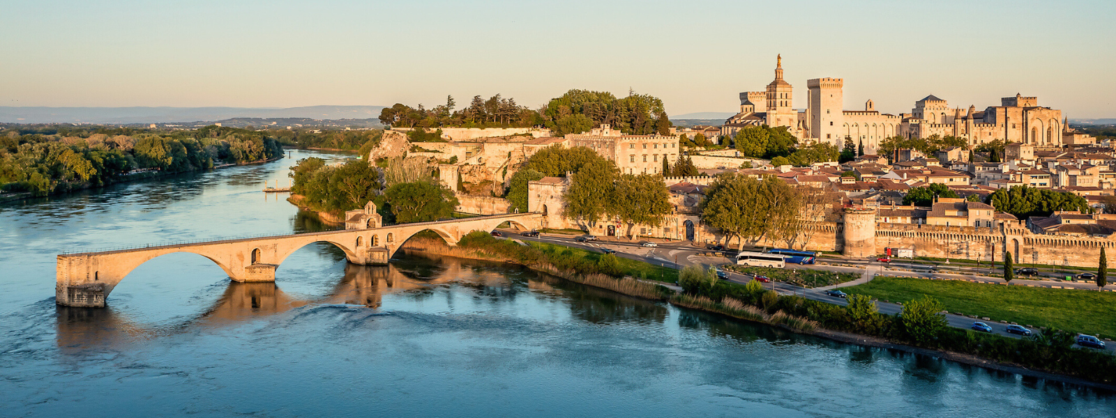 Les plus belles escales du Rhône et de la Saône. De Lyon à Martigues, porte de la Méditerranée
